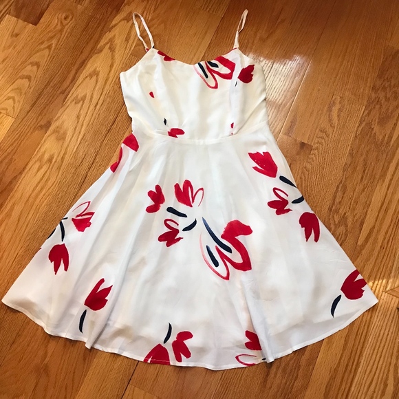 Old Navy Dresses & Skirts - White & Floral Sundress